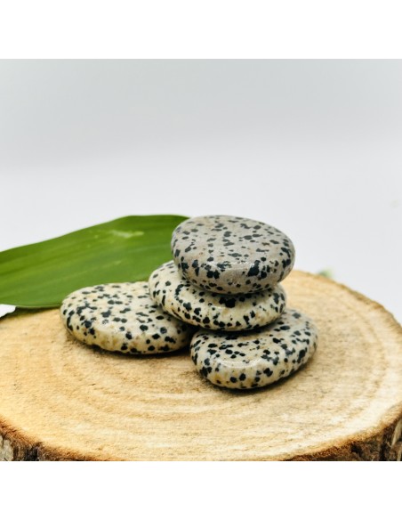 Jaspe Dálmata rolado plano para proteção energética, equilíbrio emocional e alegria interior