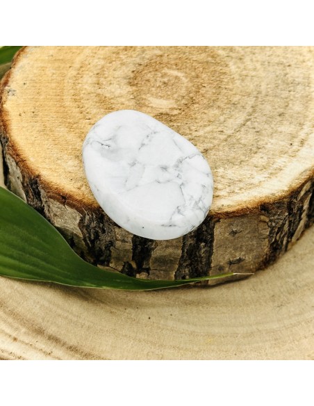Howlite rolada plana para paz interior, serenidade emocional e equilíbrio vibracional
