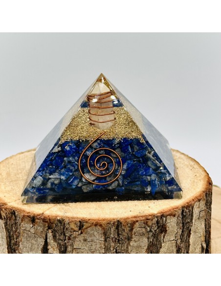 Pirâmide de lápis lazuli orgonite para clareza mental, verdade interior e proteção energética