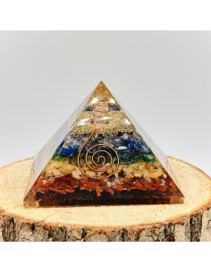 Pirâmide 7 chakras orgonite 7 cm cristal natural