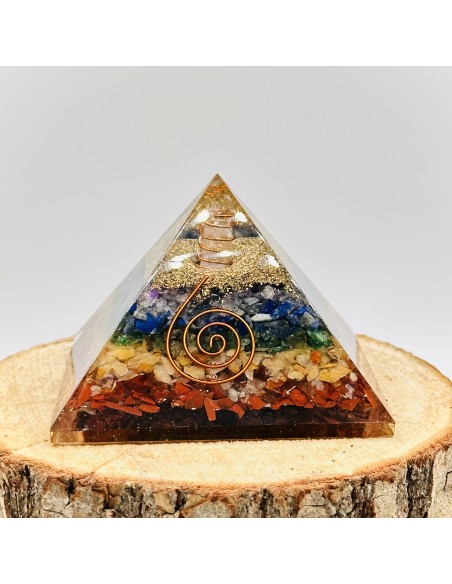 Pirâmide 7 chakras orgonite 7 cm cristal natural