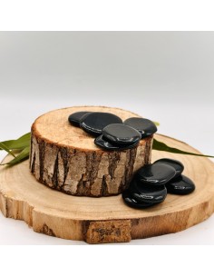 Ónix negro rodado plano para protección energética, autocontrol y estabilidad interior