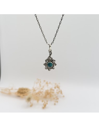 Colgante de turquesa Flor en plata para protección espiritual, comunicación auténtica y armonía interior
