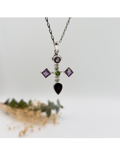 Colgante en cruz con amatista, granate y olivino en plata para protección espiritual 2