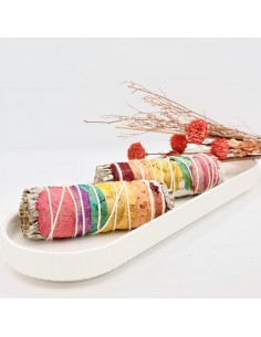 Tocha de sálvia branca com pétalas coloridas dos 7 chakras para purificação, limpeza e equilíbrio energético. 2