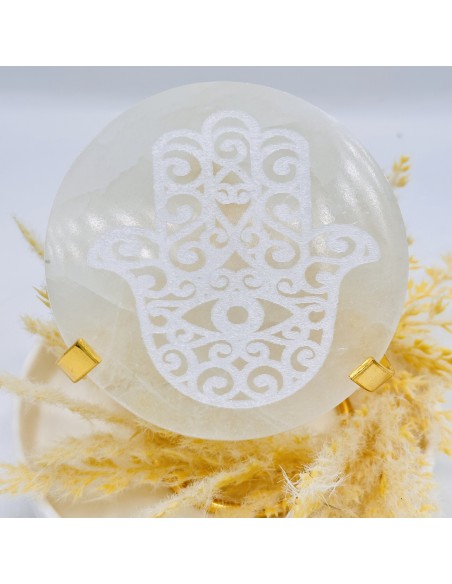 Base de selenita Hamsa de 10 cm para protección energética, purificación del campo y armonización del ambiente.