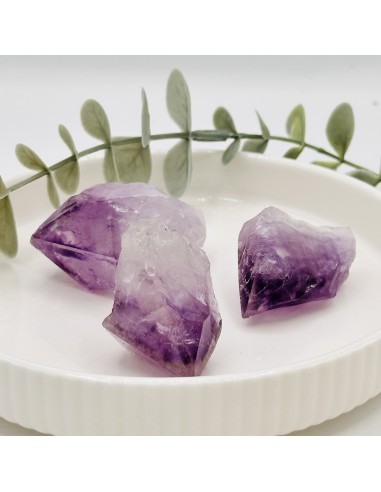 Ponta de ametista de 4 a 6 cm para tranquilidade emocional, proteção energética e elevação espiritual consciente.