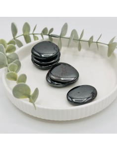 Hematite Rolada Plana — cristal natural de enraizamento, força vital e proteção energética.