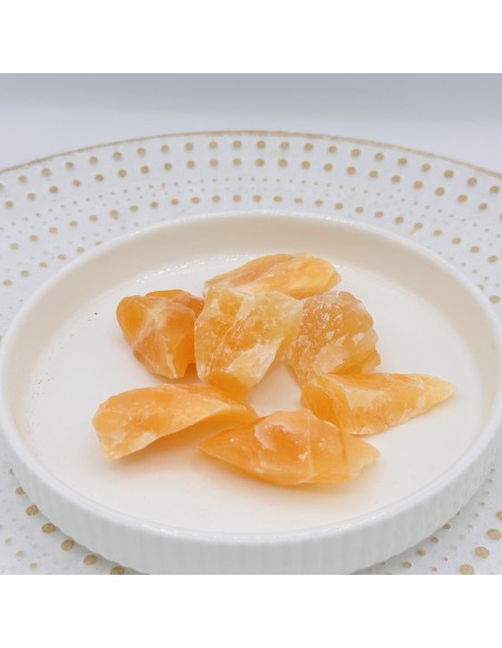 Calcite amarela em bruto que promove vitalidade, clareza interior e equilíbrio energético