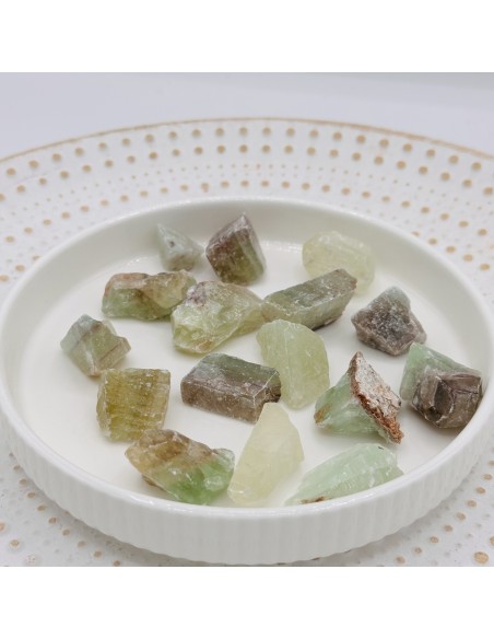 Calcite verde em bruto que promove renovação emocional, cura energética e equilíbrio do coração