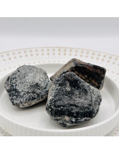 Obsidiana Copos de Nieve en bruto que aporta purificación profunda, equilibrio interior y lucidez emocional