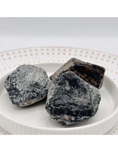 Obsidiana Flocos de Neve em bruto que promove purificação profunda, equilíbrio interior e lucidez emocional