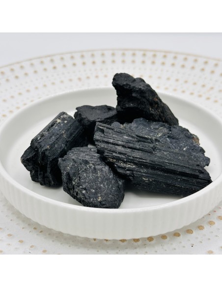 Turmalina negra em bruto 100 a 150 g pedra natural