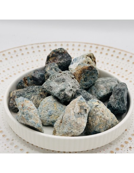 Apatito azul en bruto que aporta expansión mental, comunicación auténtica y claridad intuitiva