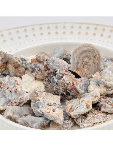 Calcedónia cristalizada para serenidade interior, comunicação harmoniosa e equilíbrio emocional