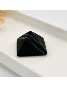 Pirámide de shungit sin pulir para protección energética, purificación y equilibrio vibracional