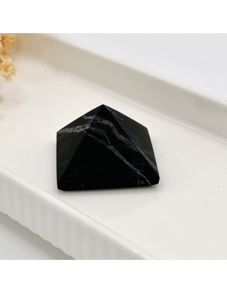 Pirámide de shungit sin pulir para protección energética, purificación y equilibrio vibracional