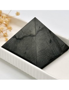 PIRÁMIDE DE SHUNGITA PULIDA 7X7CM