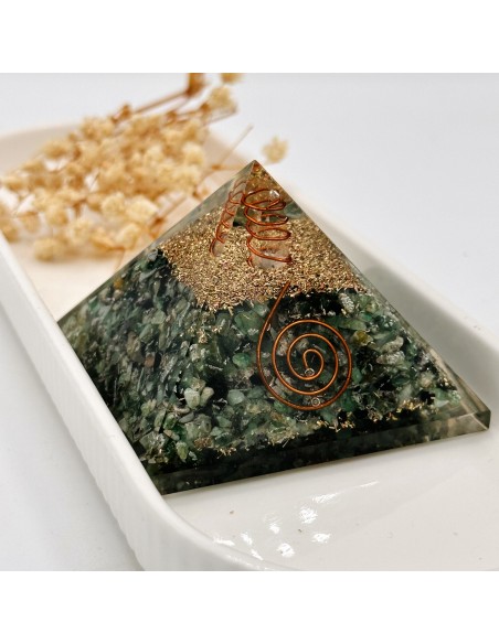 PIRÁMIDE DE ORGONITA ESMERALDA 7CM