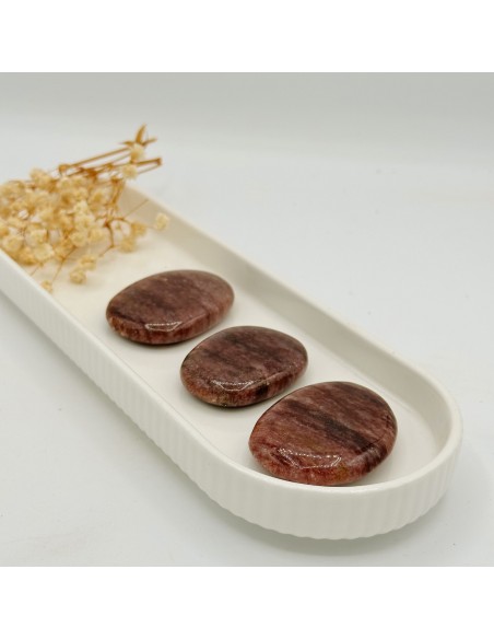 Mica de lepidolita rodada plana para serenidad emocional, calma mental y equilibrio vibracional