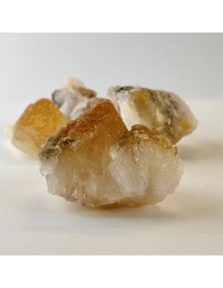 Cuarzo con calcedonia para equilibrio emocional, serenidad interior y claridad espiritual consciente