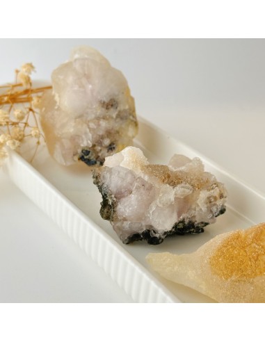 Quartzo com calcedónia natural de 5 a 7 cm. Cristal para meditação, equilíbrio emocional e desbloqueio do chakra da garganta.