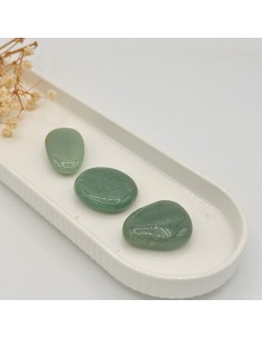 Cuarzo verde rodado plano que activa sanación emocional, equilibrio del corazón y renovación vibracional