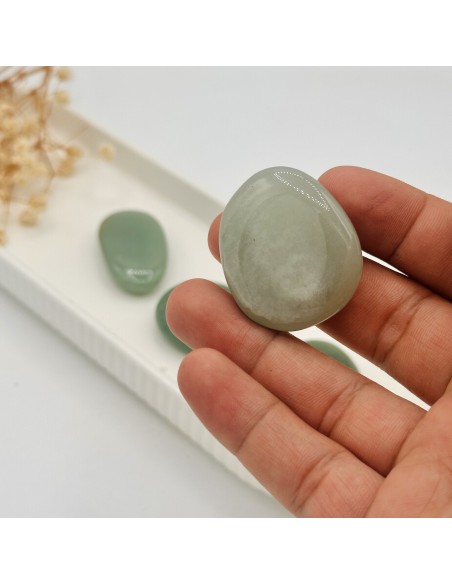 Cuarzo verde rodado plano para sanación emocional, renovación energética y equilibrio del corazón
