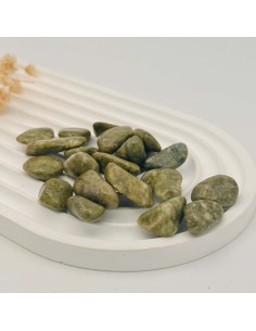 Epidota rolada 2 a 3 cm pedra natural de regeneração