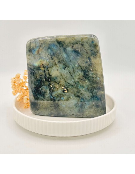 Labradorite de Madagáscar em forma L1 que ativa proteção espiritual, intuição elevada e expansão