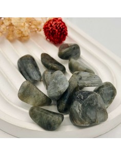 Labradorite rolada para proteção energética, intuição e luz interior