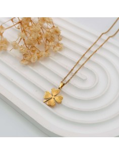 Colar Elsa trevo da sorte em aço inoxidável amuleto