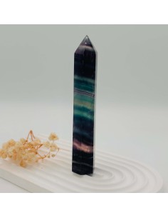 Gerador de fluorite entre 8 e 9 cm para clareza mental, equilíbrio energético e foco interior consciente.
