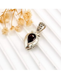 COLGANTE DE GRANATE EN PLATA FORMA