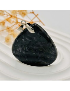 Pendente de Merlinite em aço para expansão espiritual, despertar da intuição e conexão com a sabedoria ancestral