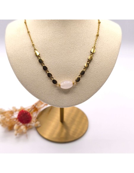 Collar de cuarzo rosa en acero inoxidable que activa amor propio, sanación emocional y armonía afectiva