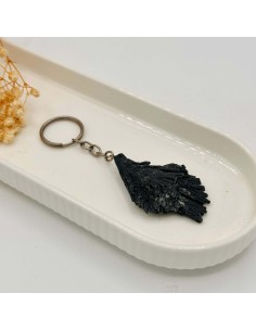 Llavero con estibnita natural para protección energética, limpieza espiritual y firmeza vibracional