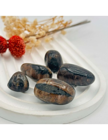 Quiastolita rodada para protección espiritual, equilibrio interior y fortaleza vibracional