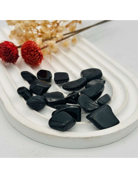 Turmalina negra rodada para protección energética, conexión a tierra y limpieza espiritual