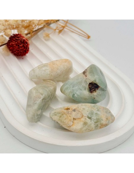 Água-marinha rolada para calma interior, clareza emocional e comunicação autêntica