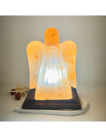 Candeeiro de sal do Himalaia em forma de anjo para proteção energética, serenidade espiritual e ambiente acolhedor.