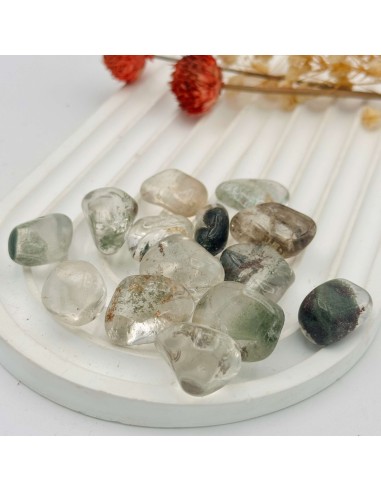 Quartzo com lodolite rolado para expansão espiritual, profundidade interior e harmonização vibracional