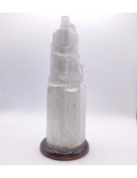 Candeeiro de selenite com base em madeira para purificação energética e elevação vibracional.