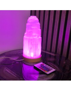 Candeeiro de selenite com base LED multicolor e comando para purificação energética e ajuste vibracional.