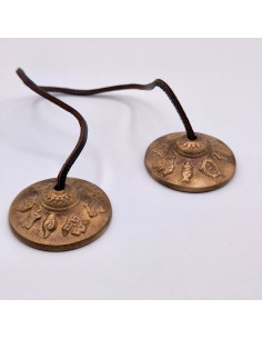 Tingshas tibetanas de latón para limpieza energética y meditación.