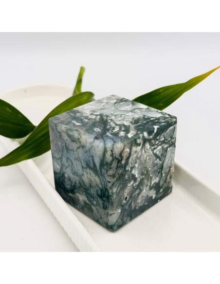 Cubo de Ágata Musgo para equilibrio emocional, renovación energética y conexión con la naturaleza.