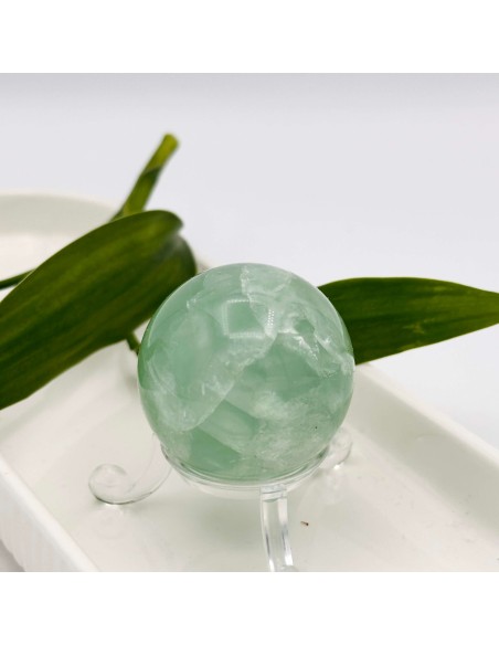 Esfera de Fluorite Verde para equilibrio emocional, claridad interior y armonía energética.