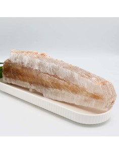 Selenite mel cristalizada para purificação energética, clareza espiritual e elevação vibracional.