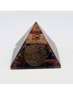 Pirámide de rubí en orgonite para protección energética, vitalidad y fortalecimiento interior