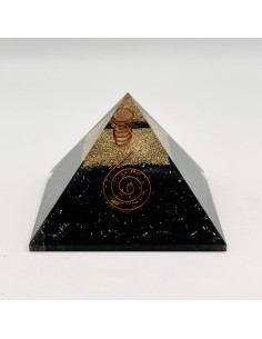 Pirâmide de turmalina orgonite para proteção energética intensa, enraizamento e equilíbrio vibracional